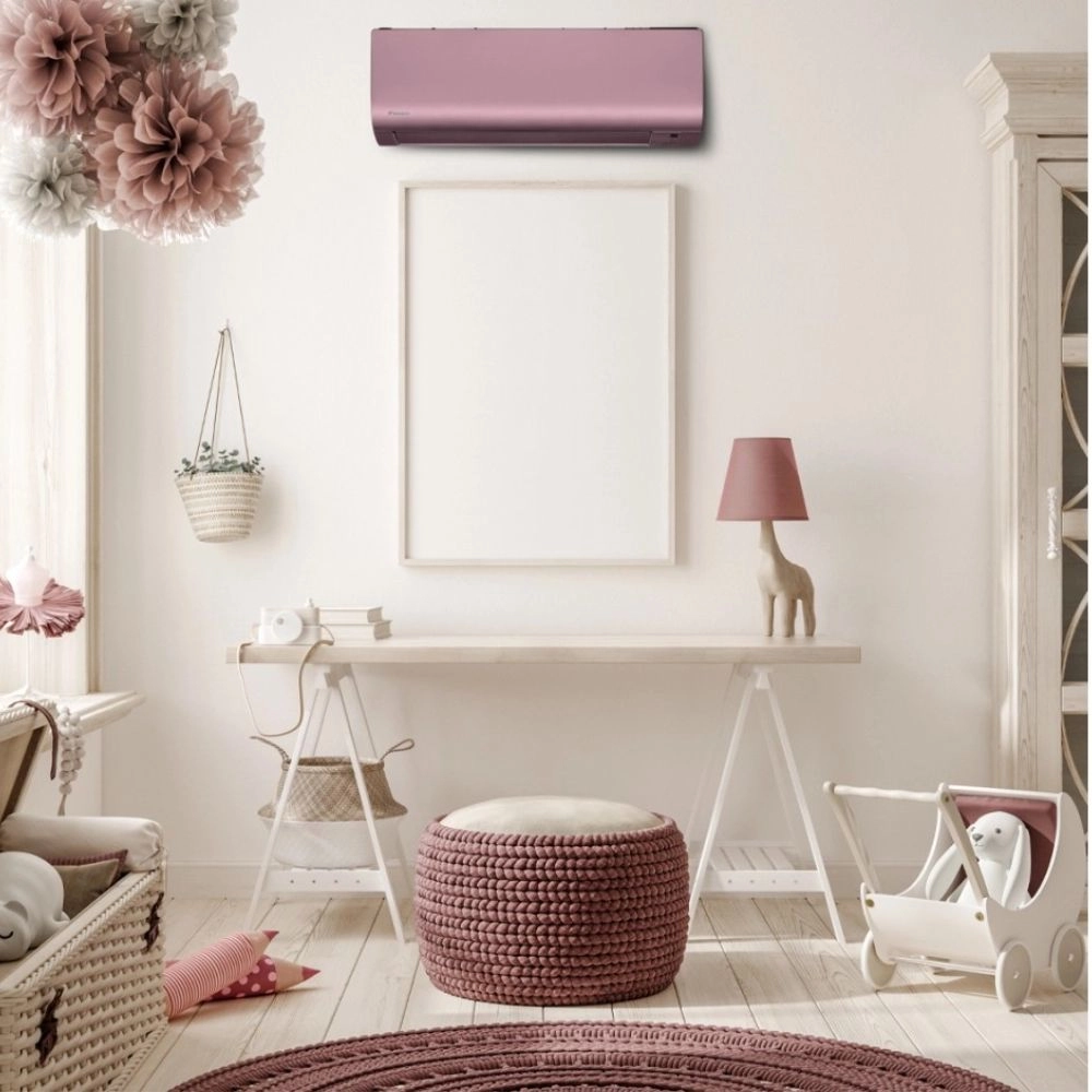 ar-condicionado-12000-btus-inverter-daikin-ecoswing-smart-gold-icolor-rosa-ambientada