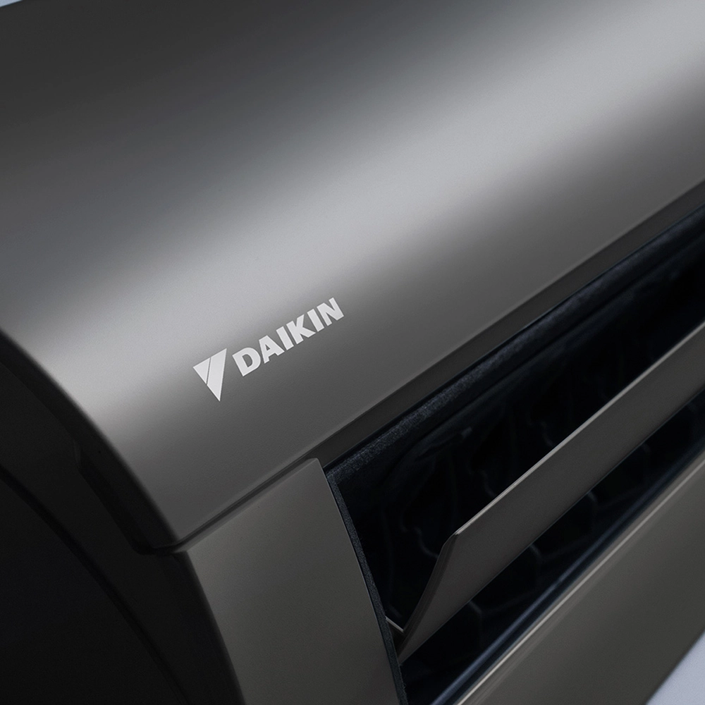 ar-condicionado-18000-btus-inverter-daikin-ecoswing-smart-gold-icolor-grafite-evaporadora-logo